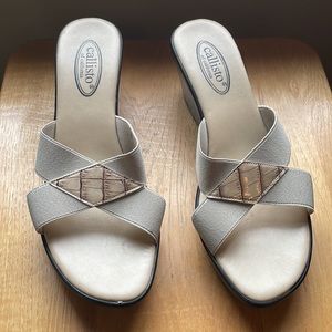 Wedge Sandal Size 8 GUC